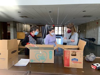 Jodi-with-2-volunteers